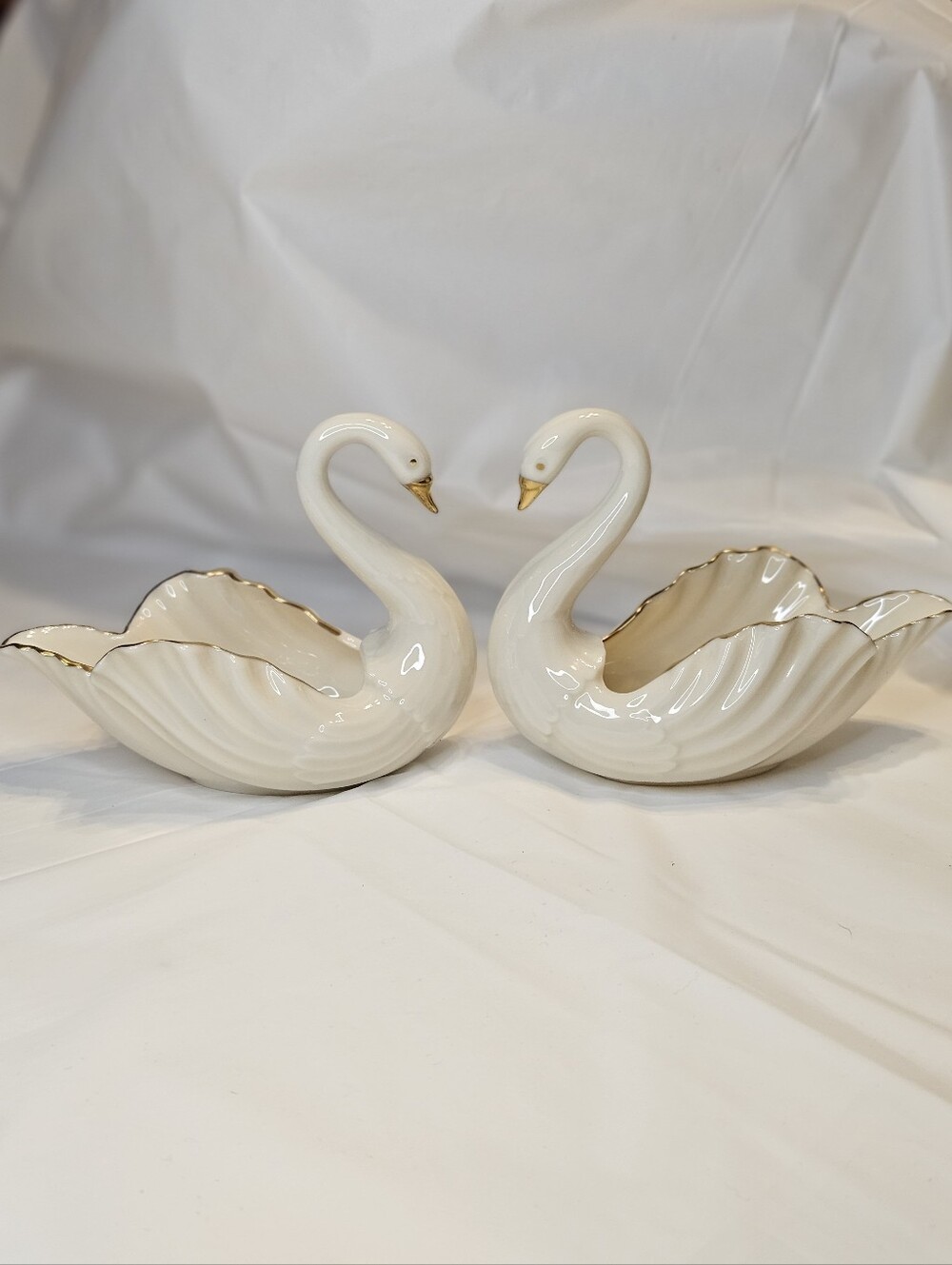 Vtg Lenox Pair Of Swans For Wedding Fine Bone China 24K Gold Lining Cake Topper